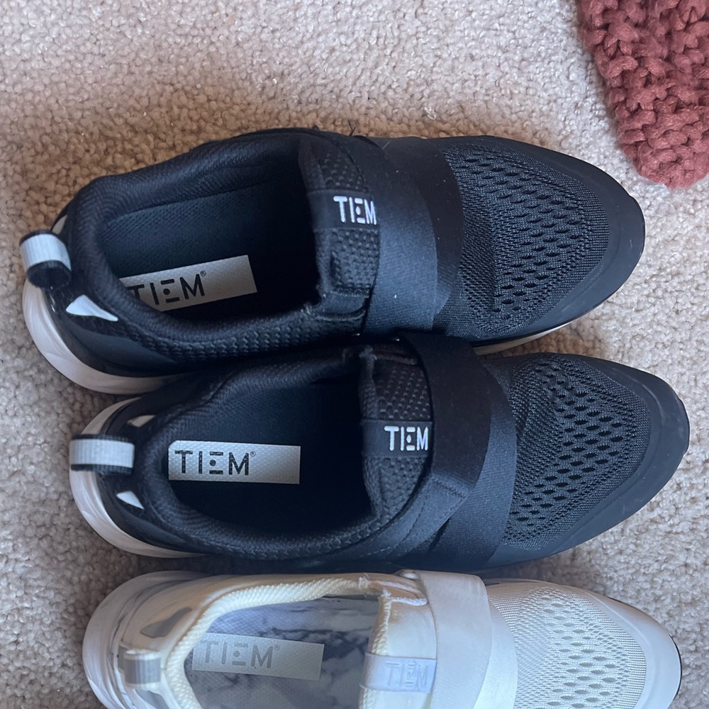 Black Tiems spin shoes like new